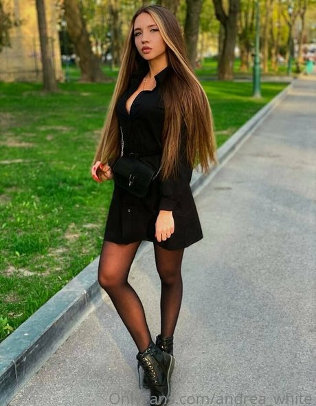 金髪の顔射オンリーファンズ 美しいヌード 画像