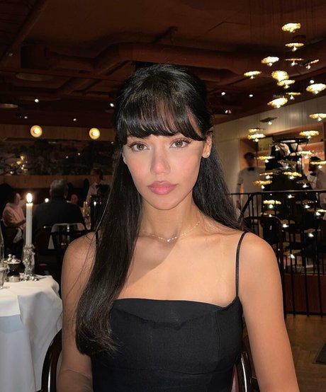 Dina Denoire 高品質モデル 画像