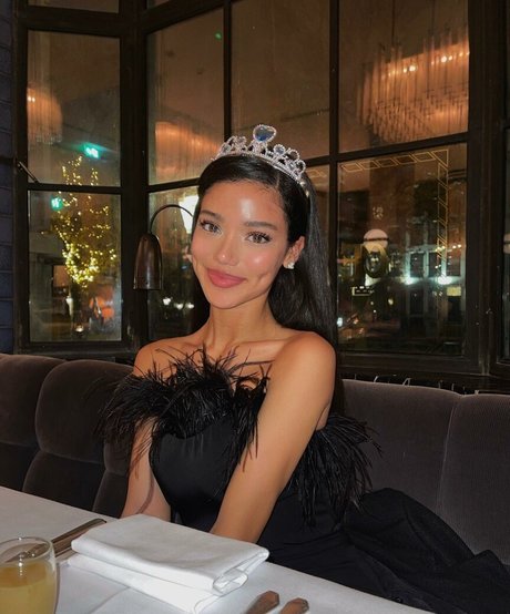 Dina Denoire 裸のポルノスター 写真