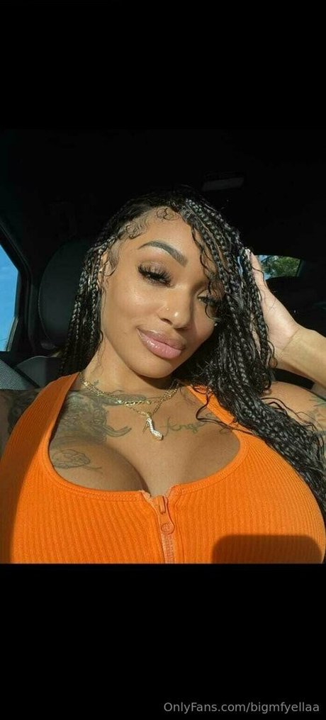 bigmfyellaa エロティックなモデル 写真