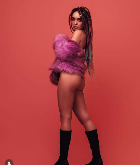 Alina V Ukraine モデル 写真