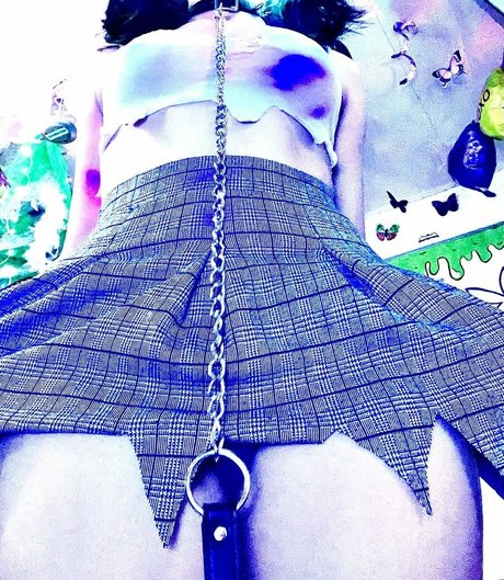 Zirakillz ポルノスター ヌード 画像