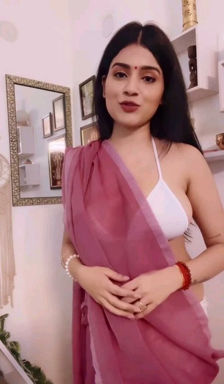 Nidhi Chaudhary ポルノスター 裸 ギャラリー