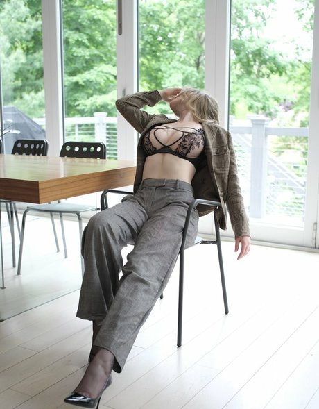 Adelyn Moore ポルノスター トップ 写真