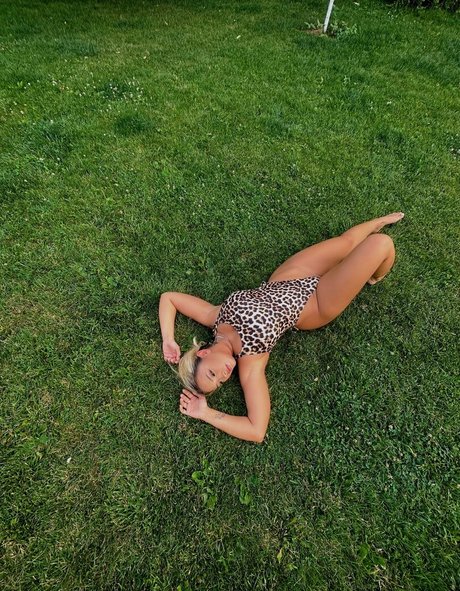 emillysteelefree エロティックなモデル 画像