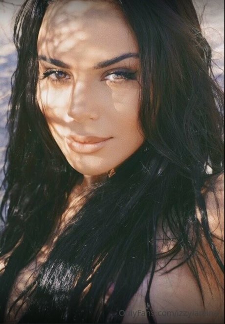 Izzy La Reina トップポルノスター 写真