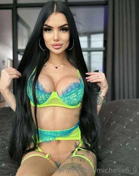 曲線美の女の子オンリーファンズ 無料アダルト 写真