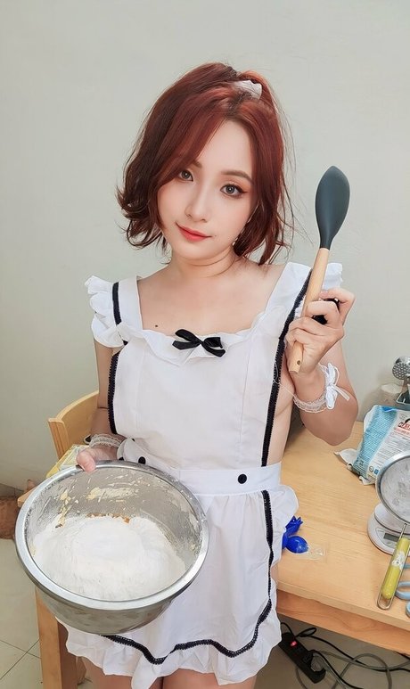 Neyu H Cosplay セクシーモデル 画像