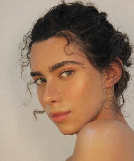 Gabrielle M アートスター 写真