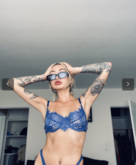 Blondeanime HDポルノスター 画像