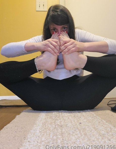 one lonely foot ヌード女優 画像