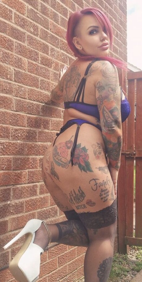 Louise Brereton ヌードモデル 写真