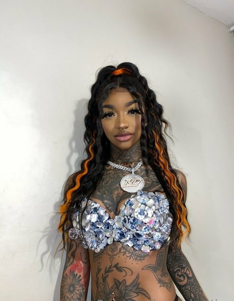 ティーンランジェリーオンリーファンズ アダルト無料 写真