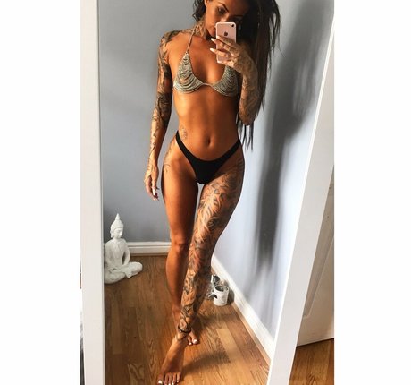 Victoria Vikki Blendell ヌードのポルノスター ギャラリー