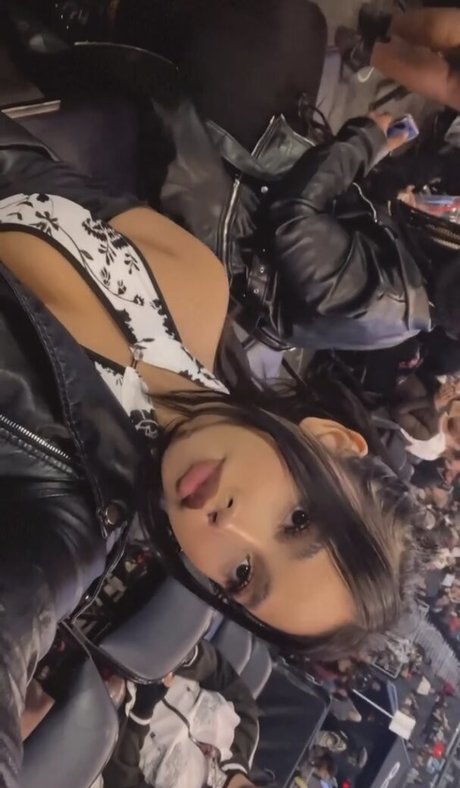 ぽっちゃりブロンドのオンリーファンズ ホット 写真