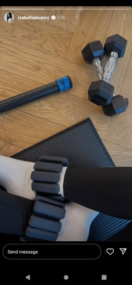 Izabella Alvarez セクシーモデル 写真