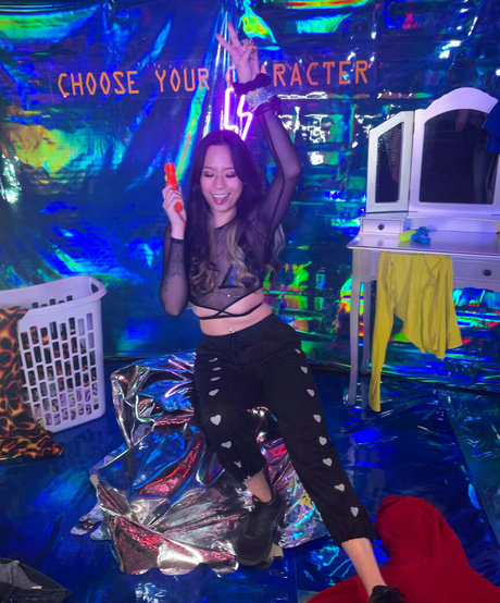 ティックトックスター オンリーファンズ セクシーヌード 写真