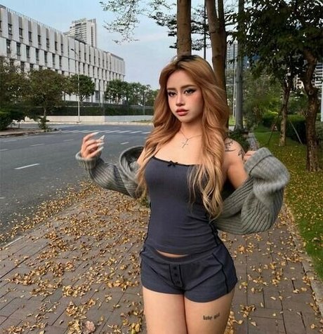 quitmell ポルノスター ヌード 写真