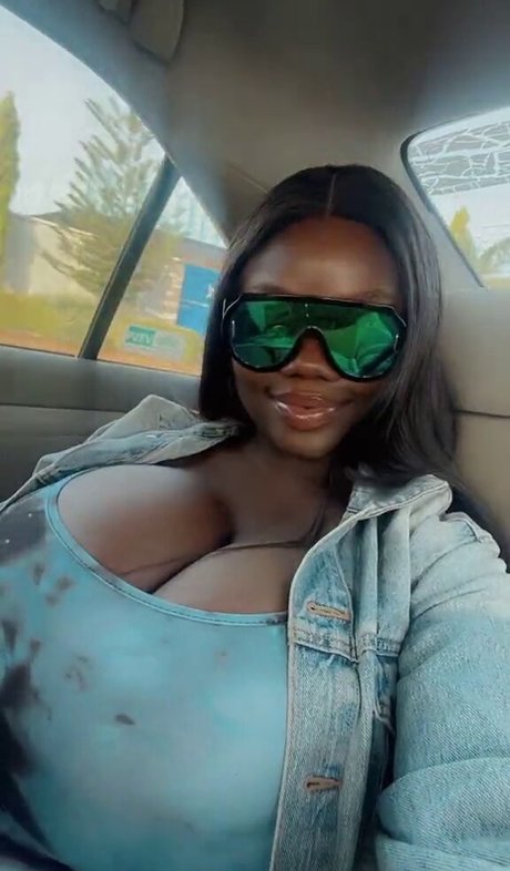 Chanel La Croix xxxスター ギャラリー