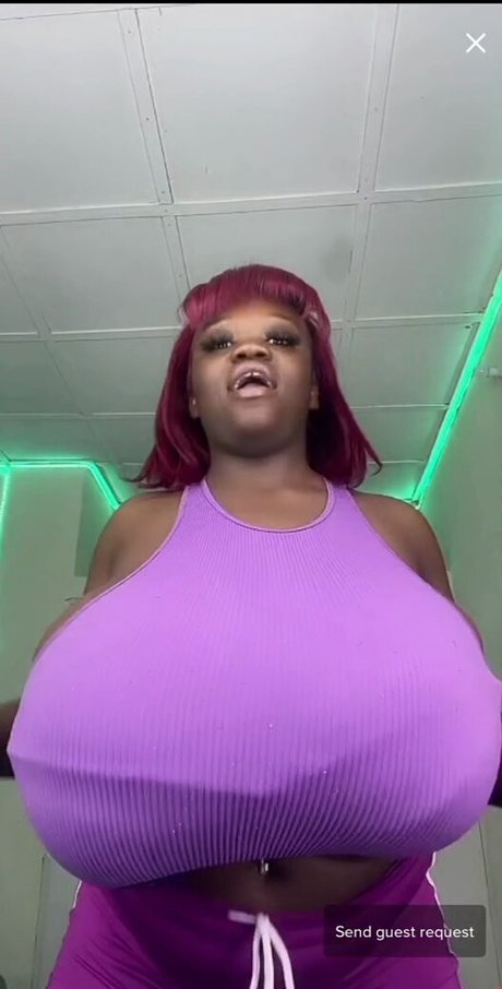 Chanel La Croix ポルノスター 写真