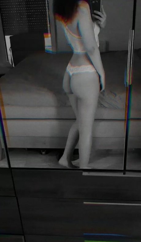 巨乳カップルオンリーファンズ ホット裸 写真