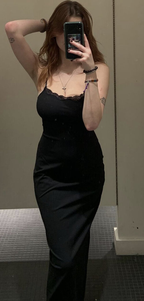 Emily Ostafew HDスター 写真