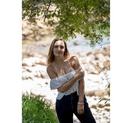 Letts React スター 裸 写真