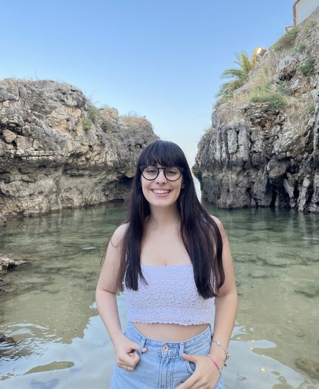 黒檀の熟女オンリーファンズ ヌード 画像