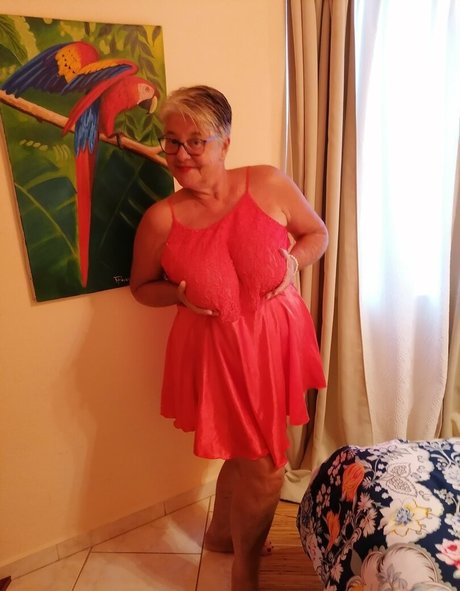 教室オンリーファン エロ 画像