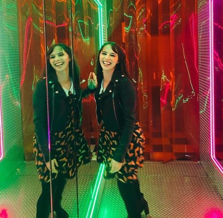 Chelsea Cook 可愛い女優 写真