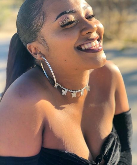 Bella Batista 高品質スター 写真