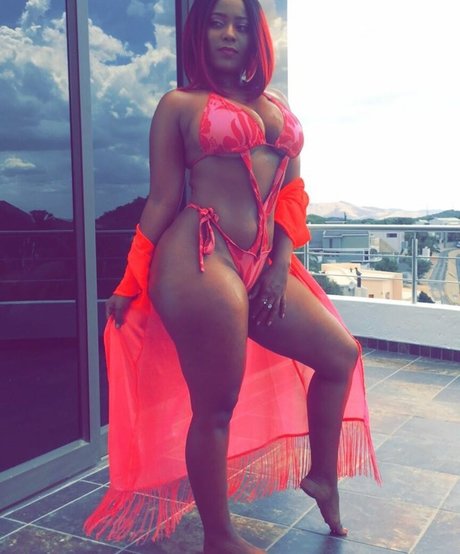 Bella Batista ホットスター 写真