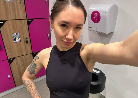 カーリーエボニーオンリーファンズ 無料 写真