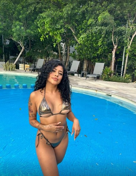 Merith Aranda 裸の女優 写真