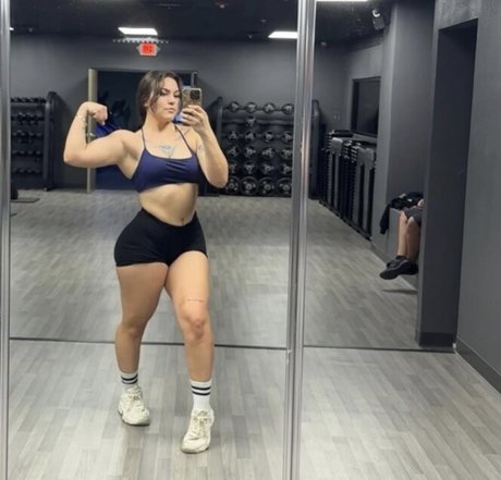 Adriana Salido 美しいモデル 画像