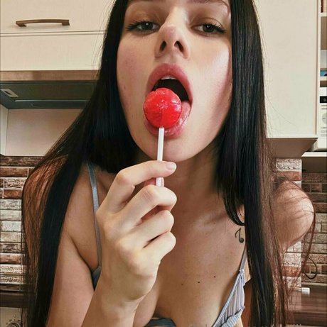 EmiliAAA 美しいモデル 画像