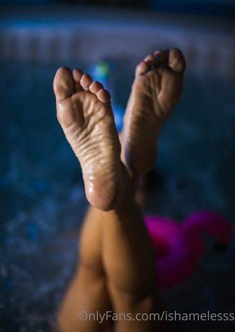 ishamelesss 最高のモデル 画像