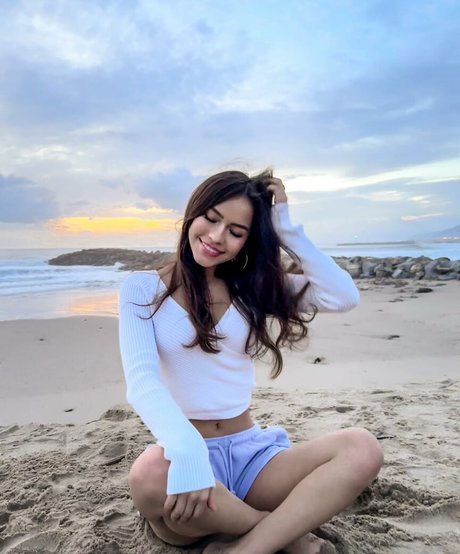 Chloe Marquez 裸のモデル 写真