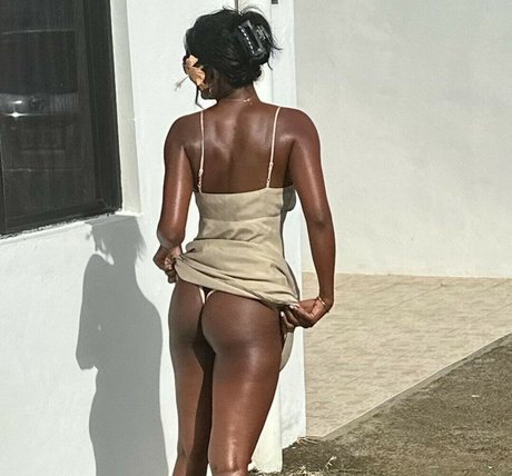 熟女のおっぱいオンリーファンズ ポルノ 写真