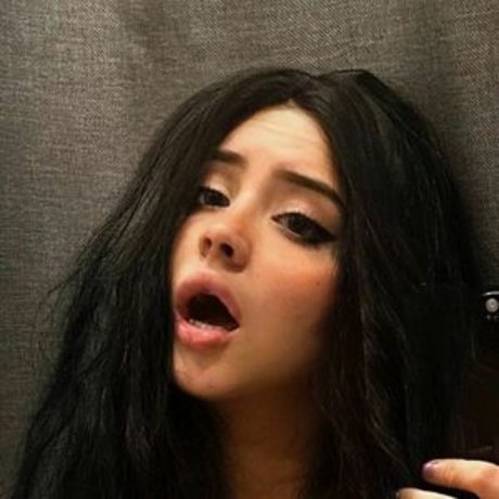 ヌード妻オンリーファンズ セクシー 写真