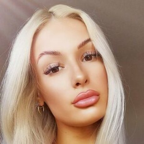 Courtney Fox 完璧なスター アーカイブ