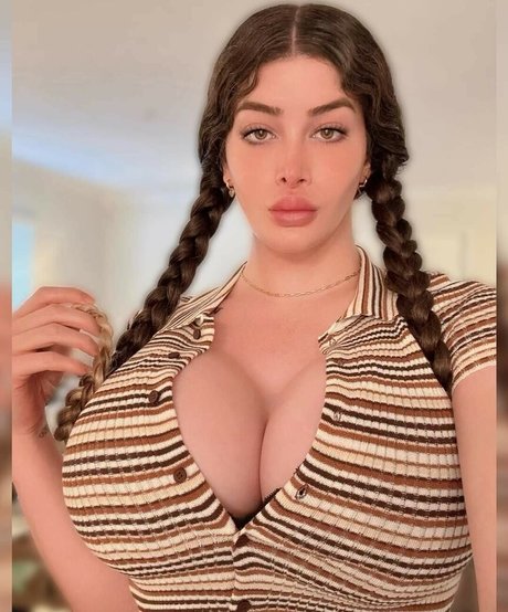 Krissykrave かわいいポルノスター 写真