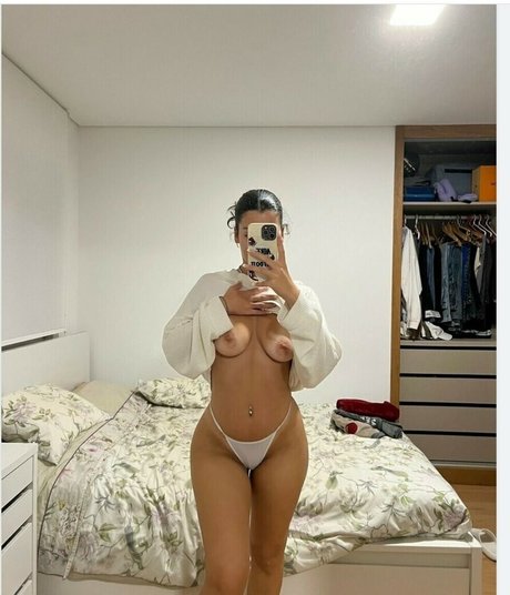 Alya ferrari エロティックモデル 写真