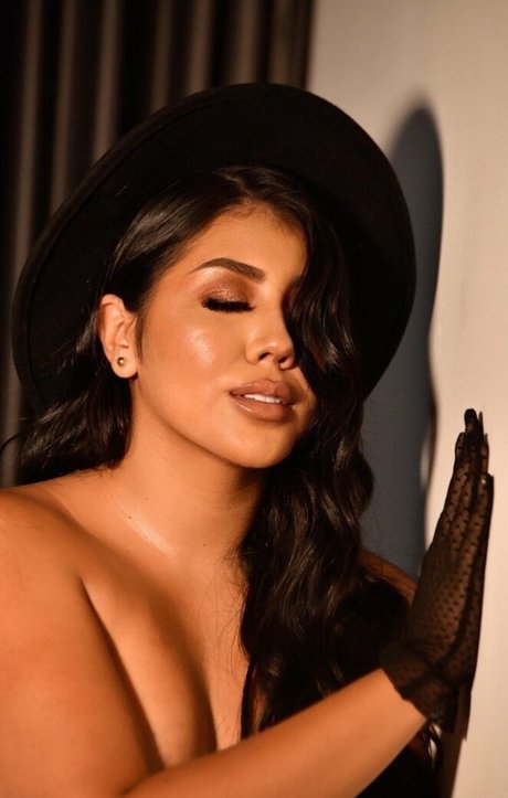 Charlote Rouge ポルノスター ヌード ギャラリー