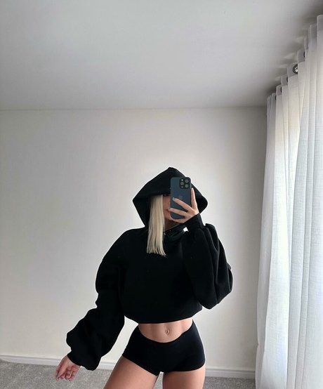 ティックトックスター オンリーファンズ セクシーxxx 写真