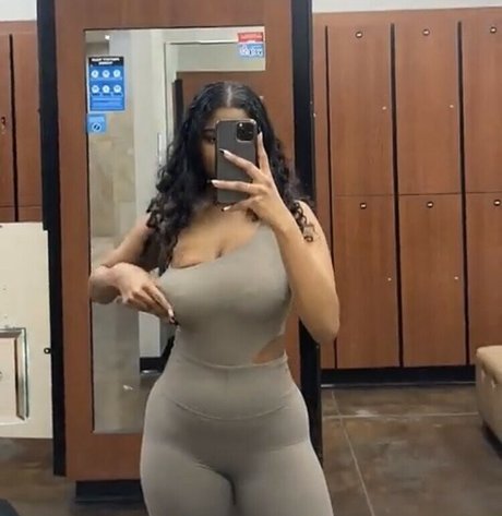 Sh33Natay アダルトモデル 写真