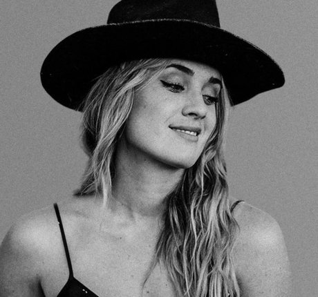 Sophia Scott ヌードモデル 写真