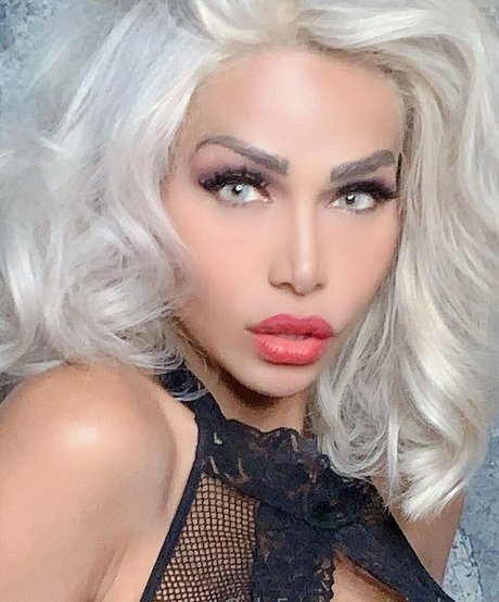 ぽっちゃりラテン系オンリーファンズ 美しいヌード ギャラリー