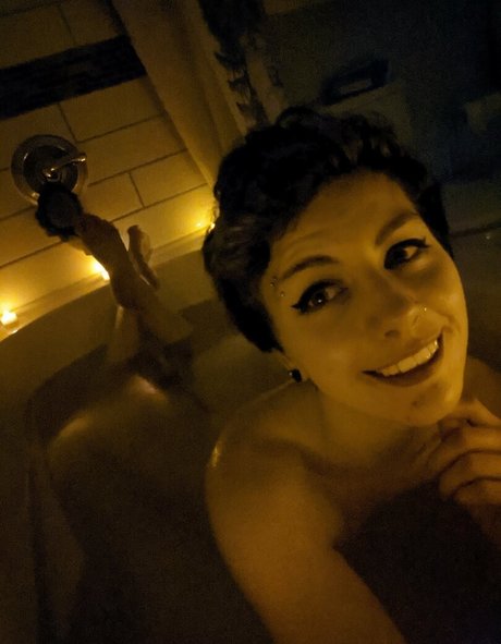 little miss kiro 裸のスター 画像