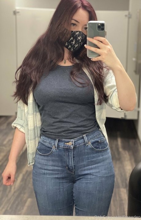 金髪の筋肉オンリーファンズ 無料セクシー 画像